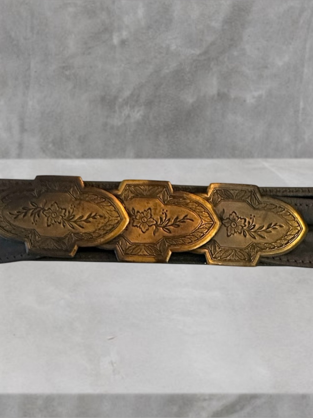 VINTAGE GRAY LEATHER BELT EMBOSSED BRASS BUCKLE